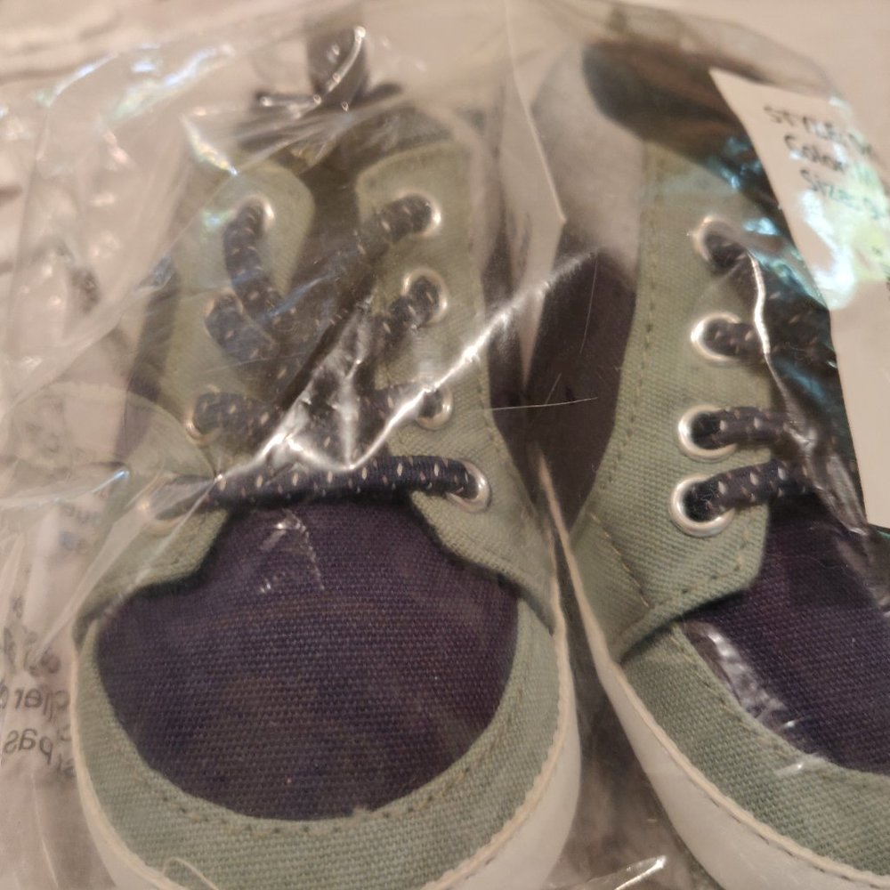 NWT Baby B'gosh Carter's shoes size 4